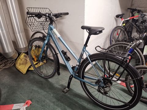 Hellblaues Damenfahrrad