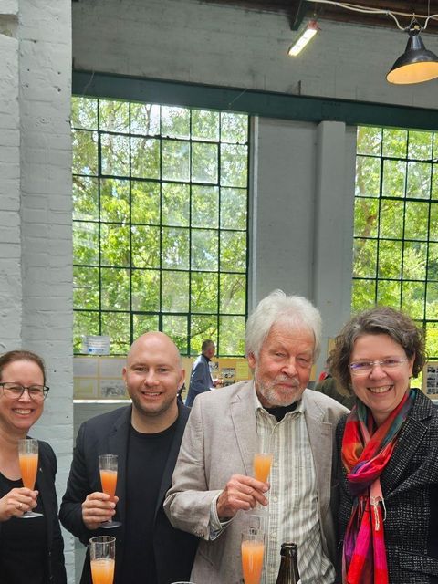 Bezirksstadträtin Korinna Stephan, Wolfgang Nieschalk von der Initiative Waidmannslust, Bezirksstadträte Alexander Ewers und Julia Schrod-Thiel (v.r.). (Bild: BA Rdf)