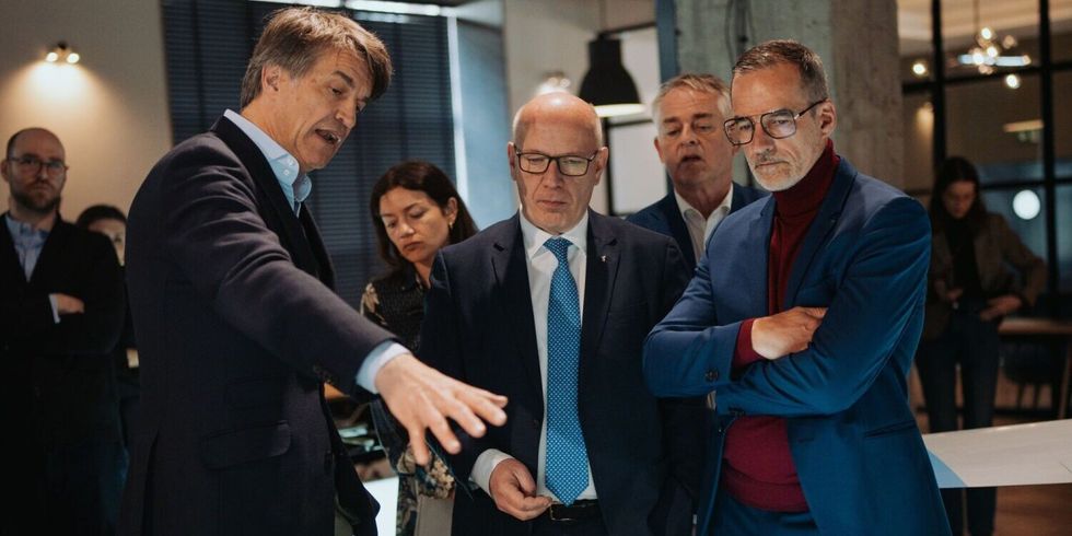 Kai Wegner besucht WB Electronics - 2