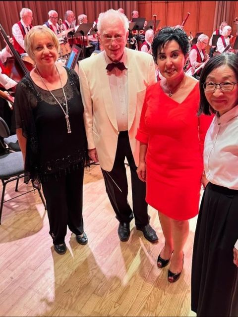 Bürgermeisterin Demirbülen-Wegner (2.v.r.) mit Dirigent Günter Krause und Dirigentin Yukari Ishimoto sowie Gabriele Scheidecker (ganz links). (Bild: BA Rdf)