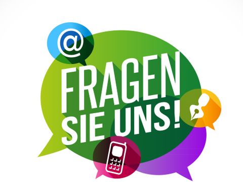 Sprechblase mit Telefon-, E-Mail- und Schreibfederzeichen