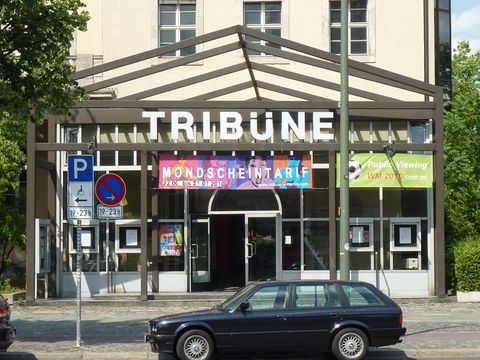Eingang zur Tribüne, 14.7.2010