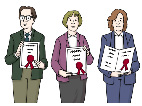 Drei Personen stehen nebeneinander und halten jeder eine Auszeichnung in den Händen