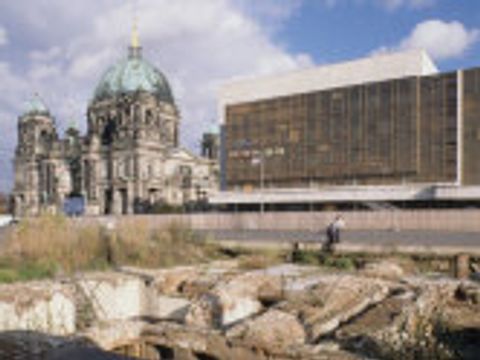 Grabung auf dem Schlossplatz (Bild: Landesdenkmalamt Berlin, Wolfgang Bittner)