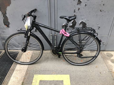 Schwarzes Herrenfahrrad