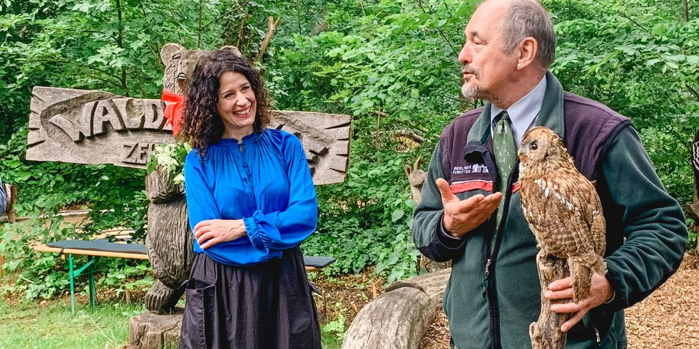 Umweltsenatorin Jarasch beim Waldschul-Fest in Zehlendorf