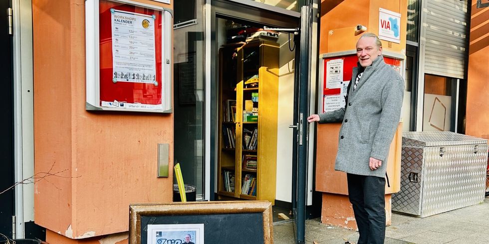 Oliver Nöll, stellvertretender Bezirksbürgermeister und Bezirksstadtrat auf dem Weg zur Bürger*innensprechstunde im Kreuzberger Dütti-Treff