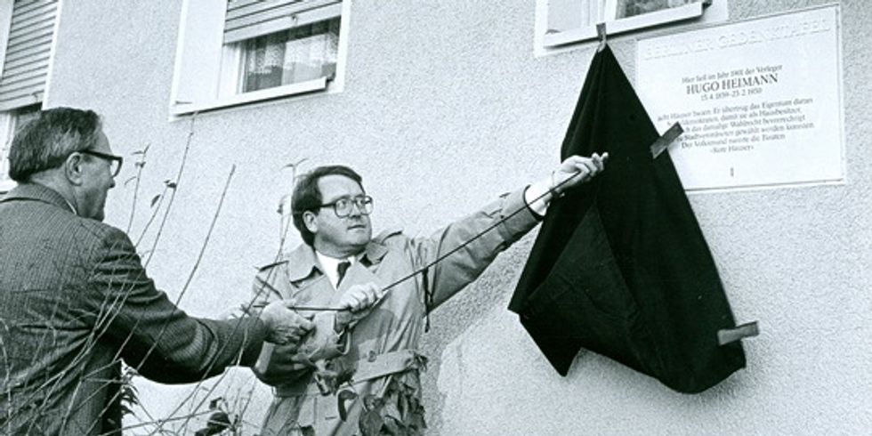 Enthüllung der Gedenktafel für Hugo Heimann