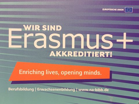 Grafik: Wir sind Erasmus+ akkreditiert