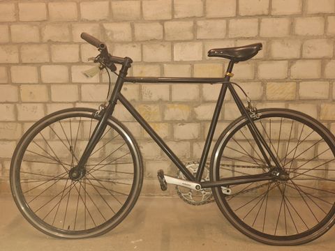 Schwarzes Herrenfahrrad
