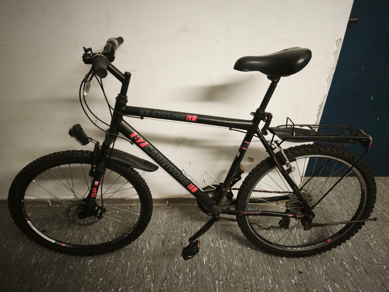 Schwarzes Herrenfahrrad