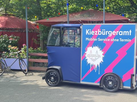 Das mobile Kiezbürgeramt leistet Bürgeramtsdienstleistungen direkt vor Ort, ohne Termin und mitten im Kiez