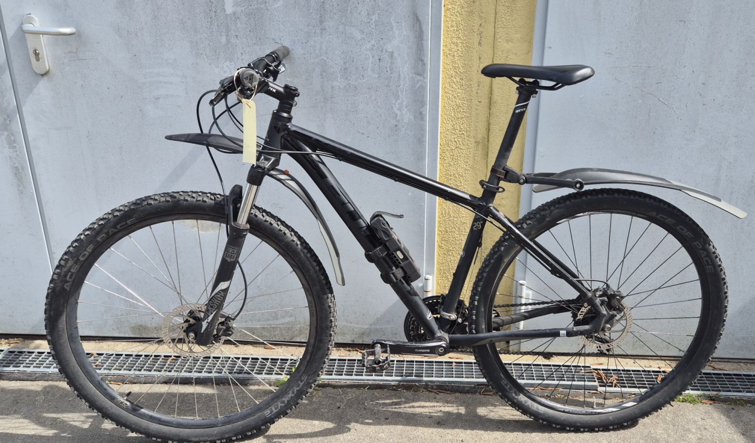Schwarzes Herrenfahrrad