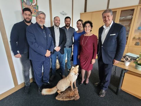 Im Amtszimmer der Bürgermeisterin: Mitglieder der Afghanischen Gemeinde Reinickendorf (Bild: BA Reinickendorf)