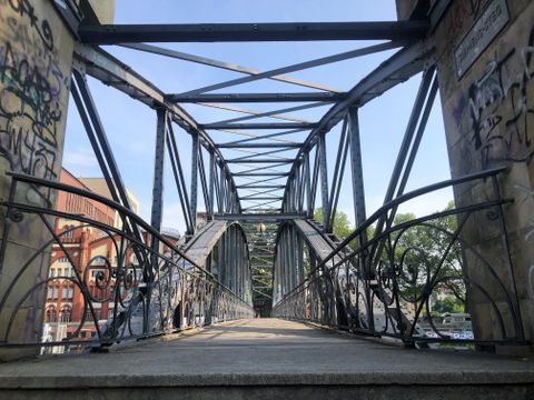 Siemenssteg, Blick über die Brücke.