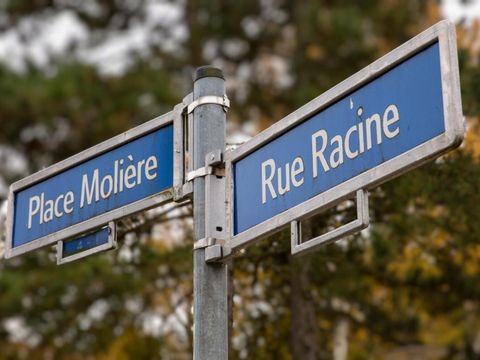 Die historischen Straßenschilder bleiben erhalten und erinnern an die französisch geprägte Geschichte des Viertels. (Bild: BImA)