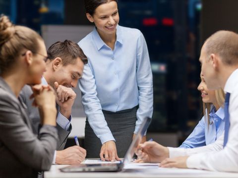 Gruppe von Menschen beim Meeting