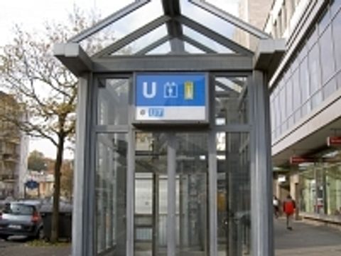 Eingang eines U-Bahnhofes