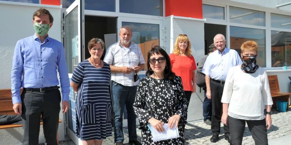 Eröffnung des Otto-Rosenberg-Hauses in Marzahn - Gruppenbild der Ehrengäste