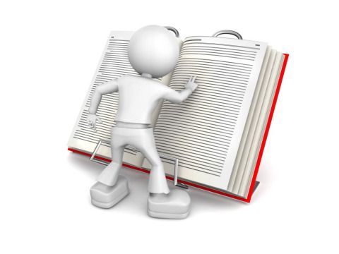 Figur liest in einem Buch