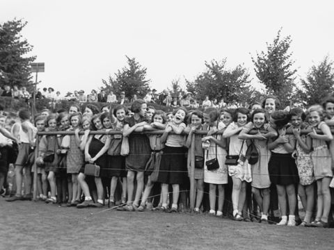 1935: Erstes gemeinsames Sportfest der jüdischen Gemeinde- und Privatschulen in Berlin, organisiert nach ihrem Ausschluss von den allgemeinen Berliner Schulsportfesten