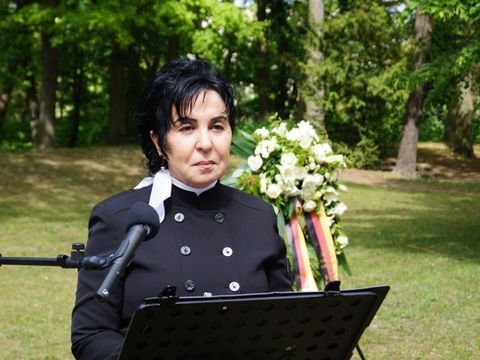 Bezirksbürgermeisterin Emine Demirbüken-Wegner hielt die Gedenkrede (Bild: BA Rdf)