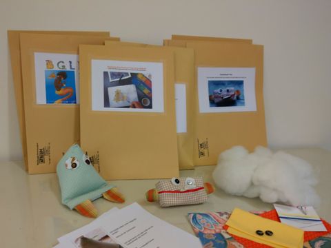 Inhalt der Atrium-Kreativtüte (Bild: BA Reinickendorf)