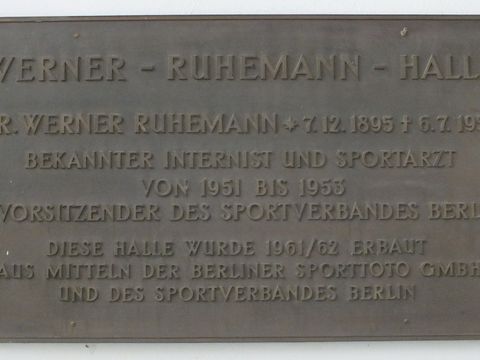Gedenktafel für Werner Ruhmann (Bild: Hupka)