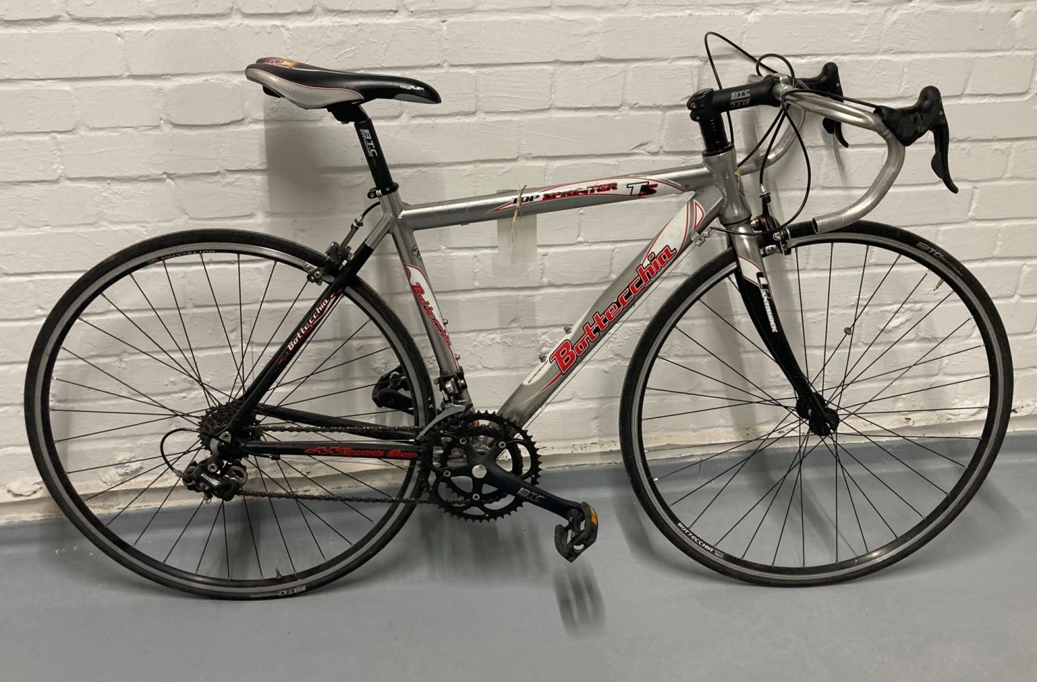Silbernes Herrenfahrrad