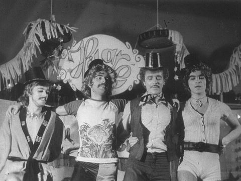 Szene aus dem „2. Homo-Programm 1999“ des Hibaré (Kabarett der HIB), aufgenommen Silvester 1975 (Bild: Sonntags-Club e. V.)