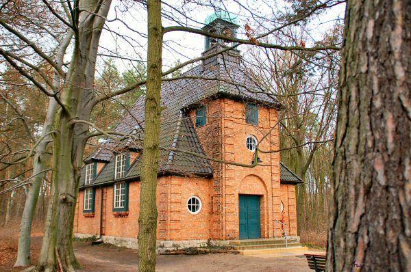 Ev. Waldkapelle 'Zum anklopfenden Christus'