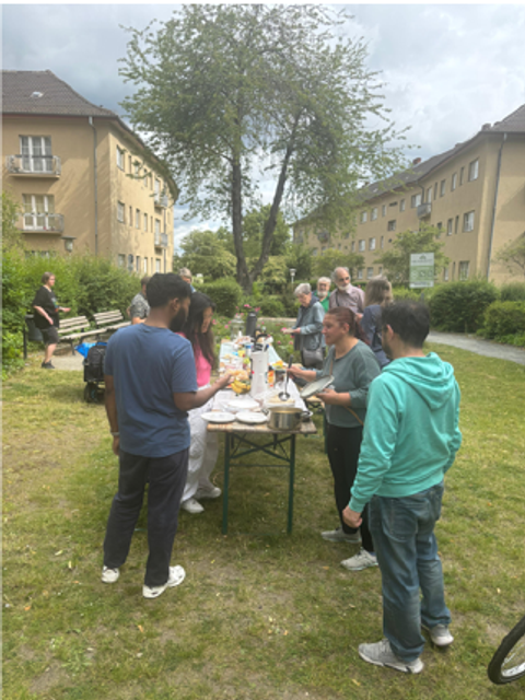 Frühstückstisch des Dorfcafés