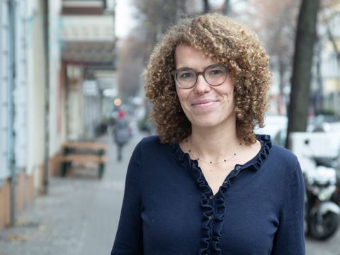 Portrait der Bezirksstadträtin Dr. Claudia Leister