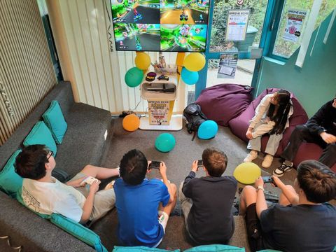 Mario-Kart-Turnier am Eröffnungstag (Bild: Stadtbibliothek Tempelhof-Schöneberg)