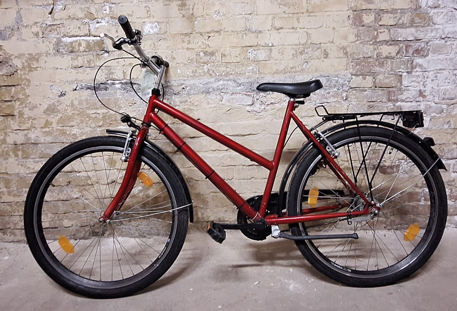 Rotes Damenfahrrad