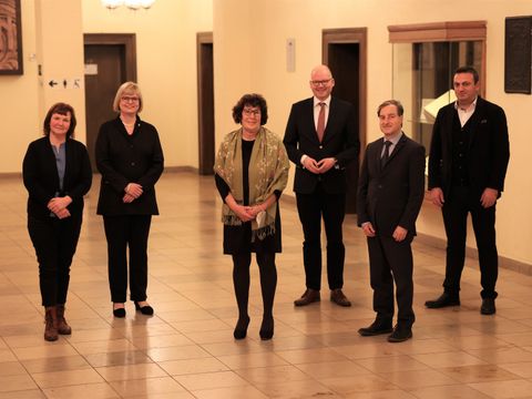 Die sechs Mitglieder des neu konstituierten Bezirksamts Steglitz-Zehlendorf, v.l.n.r.: C. Böhm, C. Richter-Kotowski, M. Schellenberg, T. Richter, M. Karnetzki, U. Aykal (Bild: Bezirksamt Steglitz-Zehlendorf)