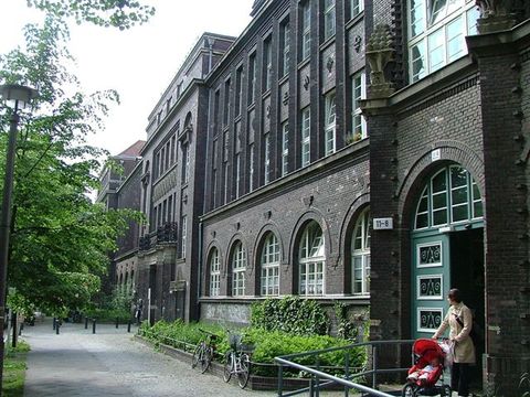 Sicht auf die Front des Gesundheitshauses in der Grunowstr.