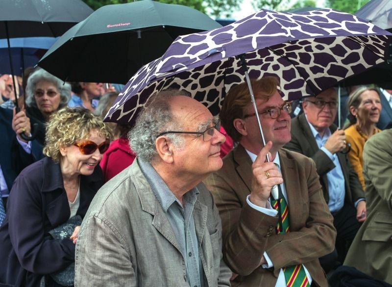 Künstler Micha Ullman und André Schmitz, Vorsitzender der Mendelssohn-Gesellschaft