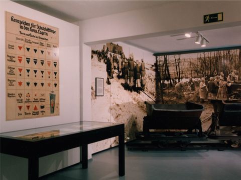 Mahn- und Gedenkstätte Ravensbrück | Die 1993 eröffnete Dauerausstellung zur "Topographie und Geschichte des Frauen-KZ"