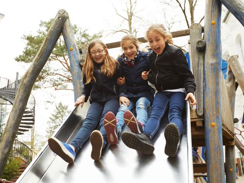 Kinder auf dem Schulhof