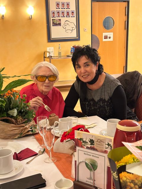 Glückwunsch der Bezirksbürgermeisterin zum 100. Geburtstag von Liselotte Rusch (Bild: BA Rdf)