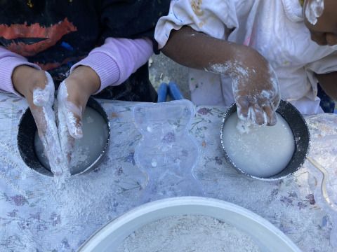 Juks Gipspulver in Wasser