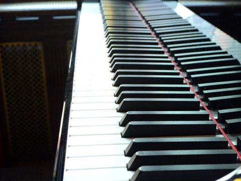 Tastatur des Stainwayflügels der Musikschule Béla Bartók