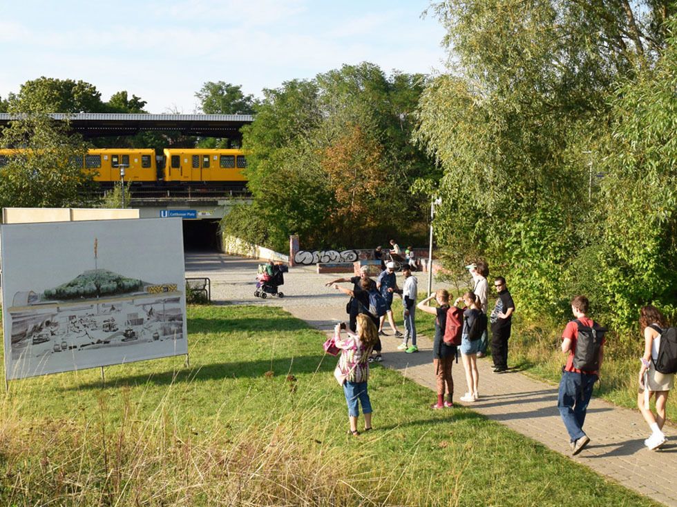 Führung zu einer Kunstausstellung im öffentlichen Raum 2020