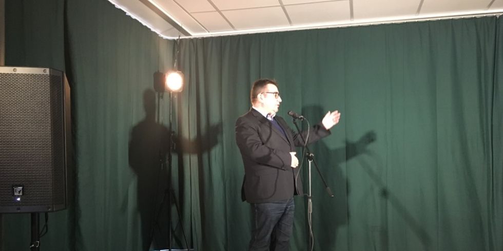Knut Mildner-Spindler spricht bei der Einweihung des Kulturraums Bona Peiser 1