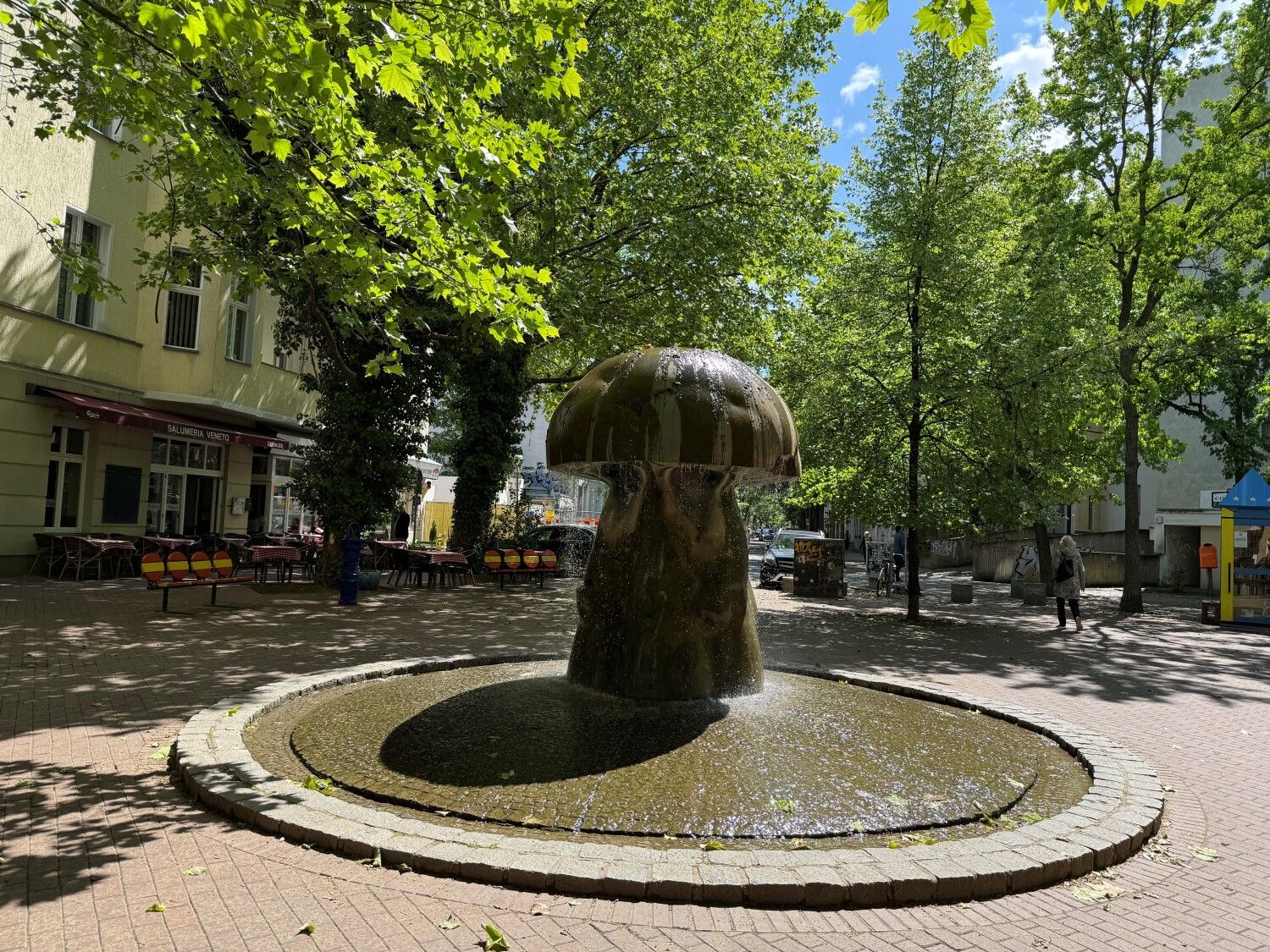 Leon-Jessel-Platz mit Wasserpilz, 20.5.2008 (Bild: Bezirksamt, KHMM)
