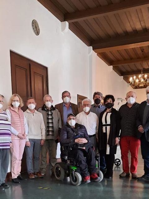 Bezirksstadträtin Emine Demirbüken-Wegner ( 3.v.r.) mit den Mitgliedern der Seniorenvertretung Reinickendorf. (Bild: BA Reinickendorf)