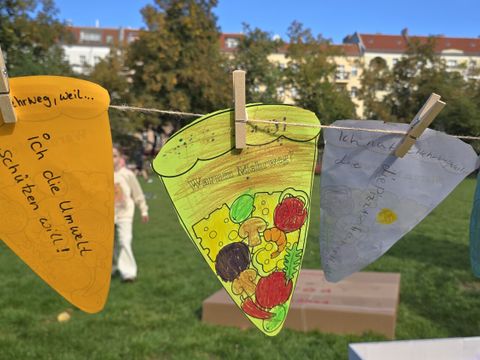 Schüler*innen erläutern am Aktionstag viele gute Gründe für Zero Waste