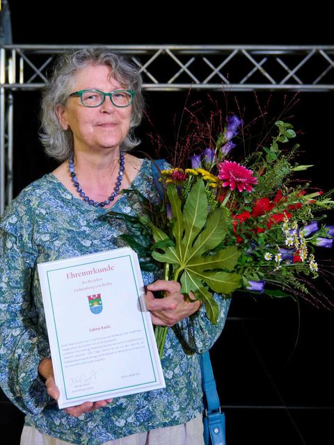 Ehrenurkunde an Sabine Kanitz verliehen