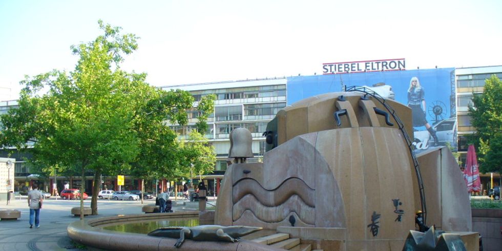 Weltkugelbrunnen auf dem Breitscheidplatz, 22.8.2006, Foto: KHMM
